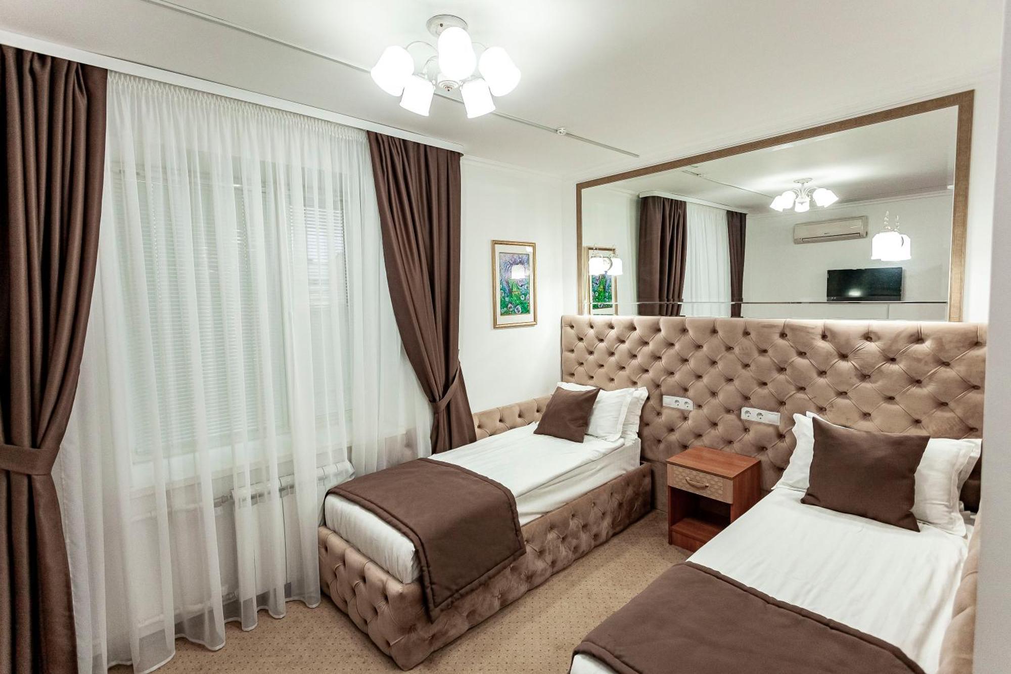 Kurmet Hotel Uralsk Eksteriør bilde
