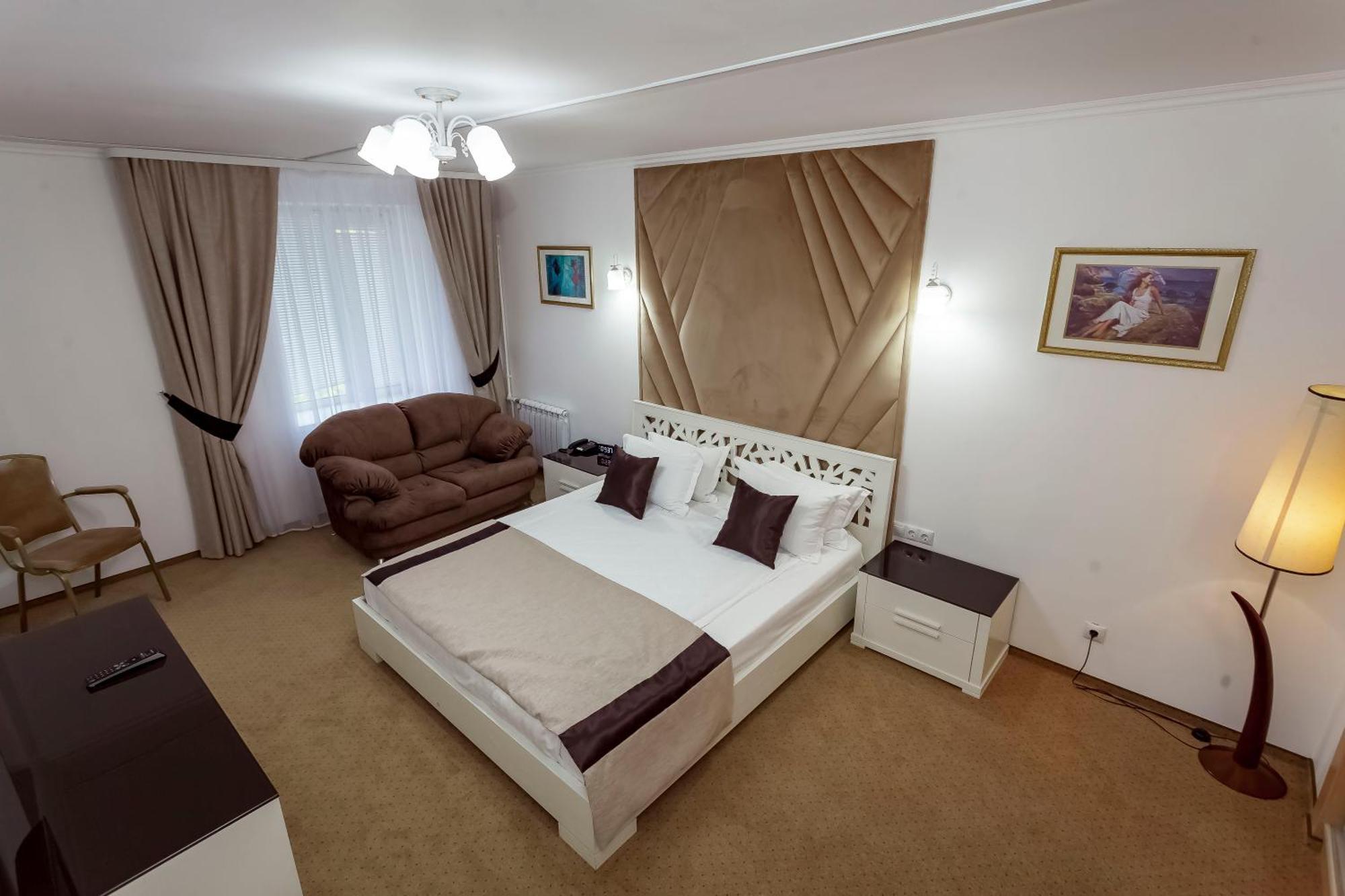 Kurmet Hotel Uralsk Eksteriør bilde