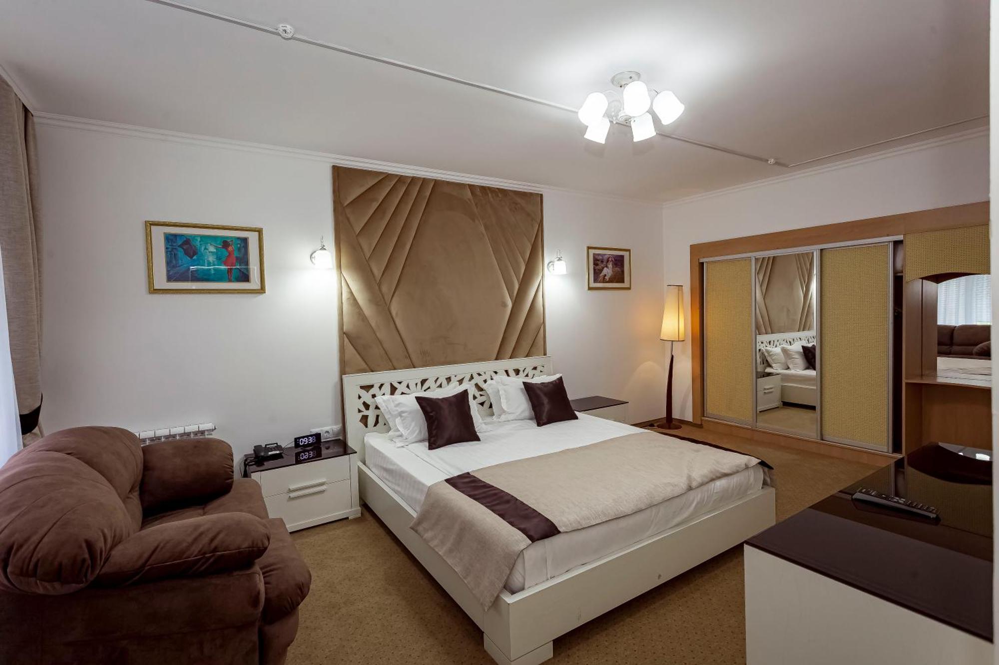 Kurmet Hotel Uralsk Eksteriør bilde