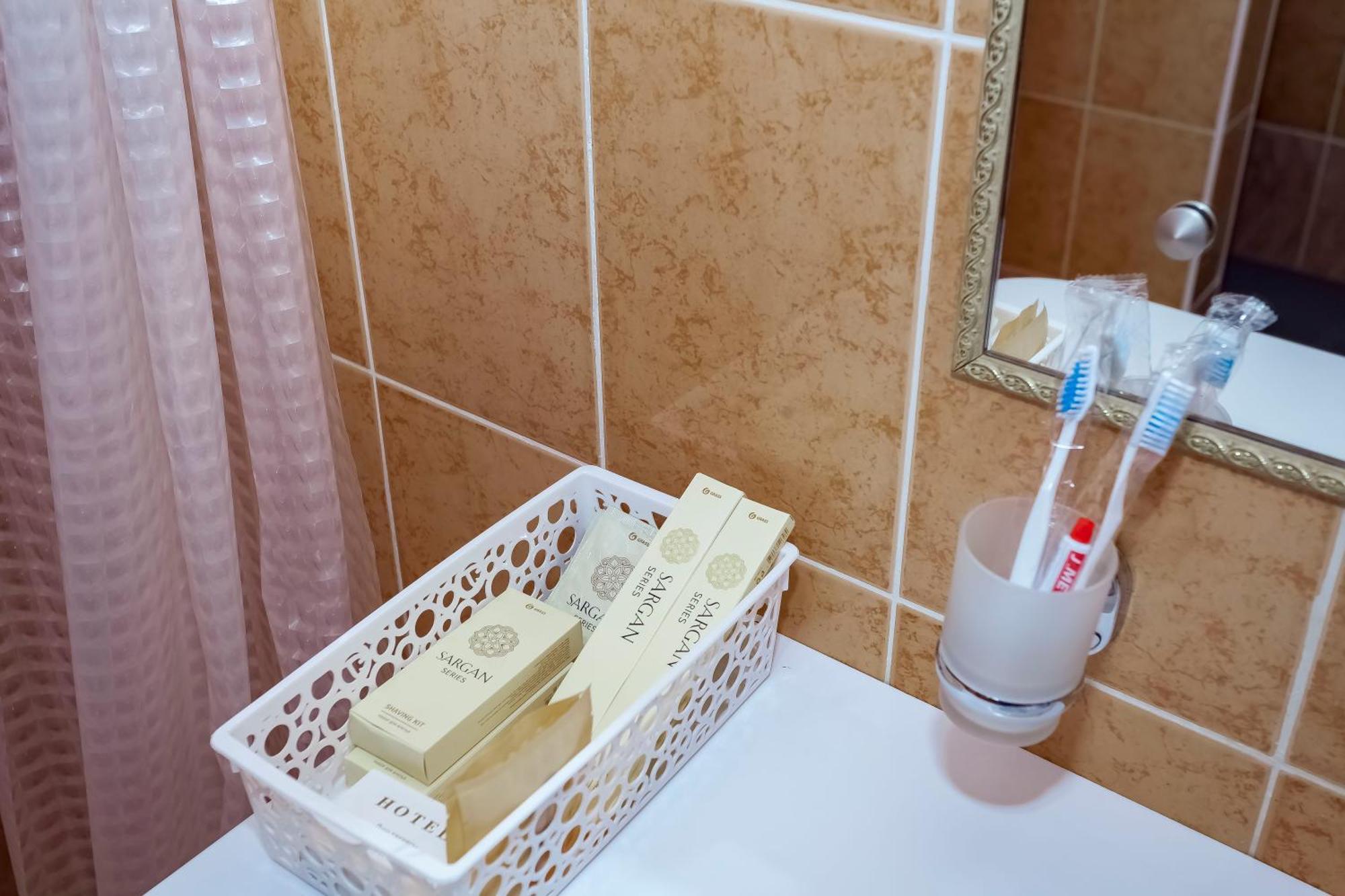 Kurmet Hotel Uralsk Eksteriør bilde