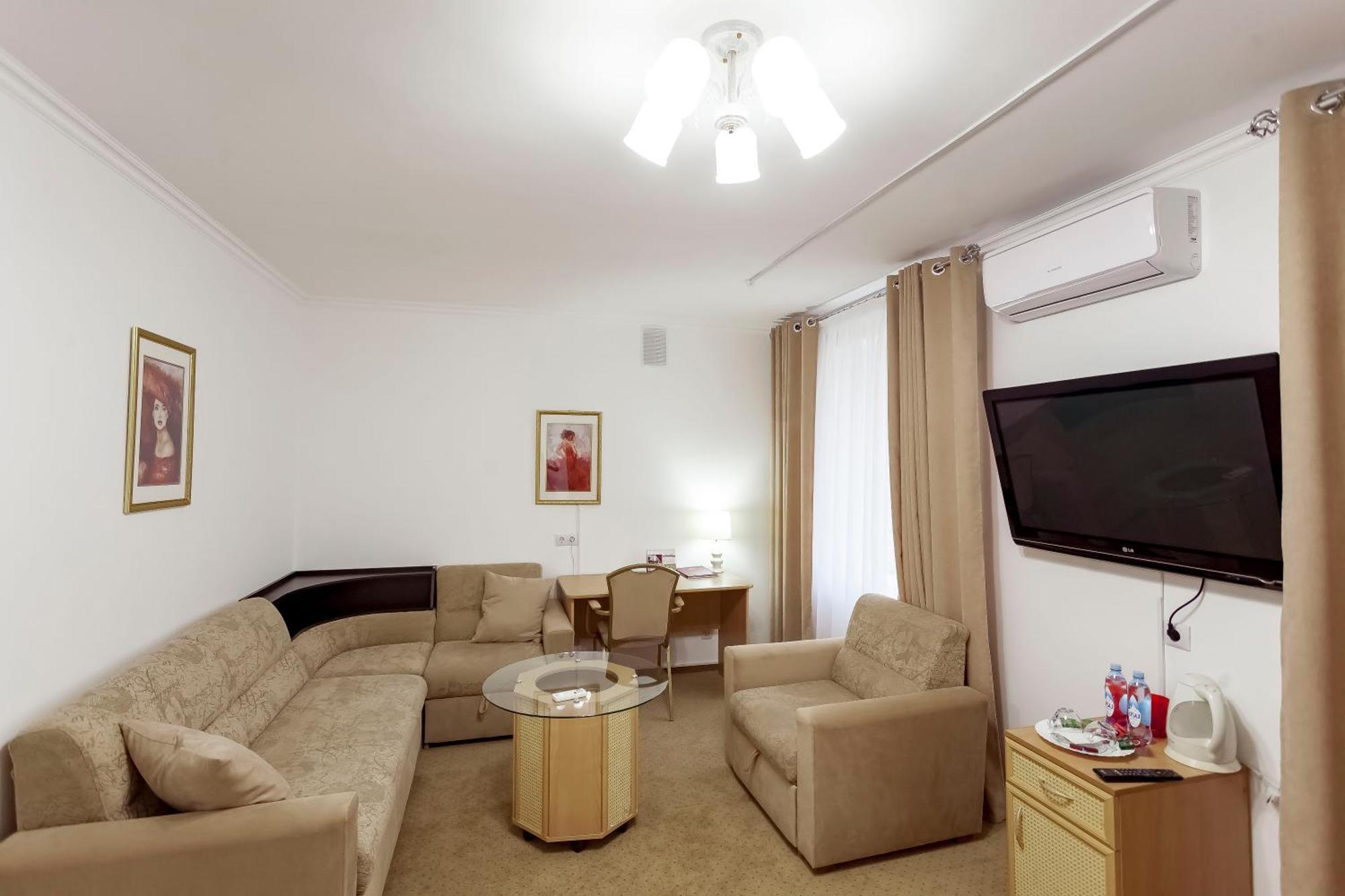 Kurmet Hotel Uralsk Eksteriør bilde