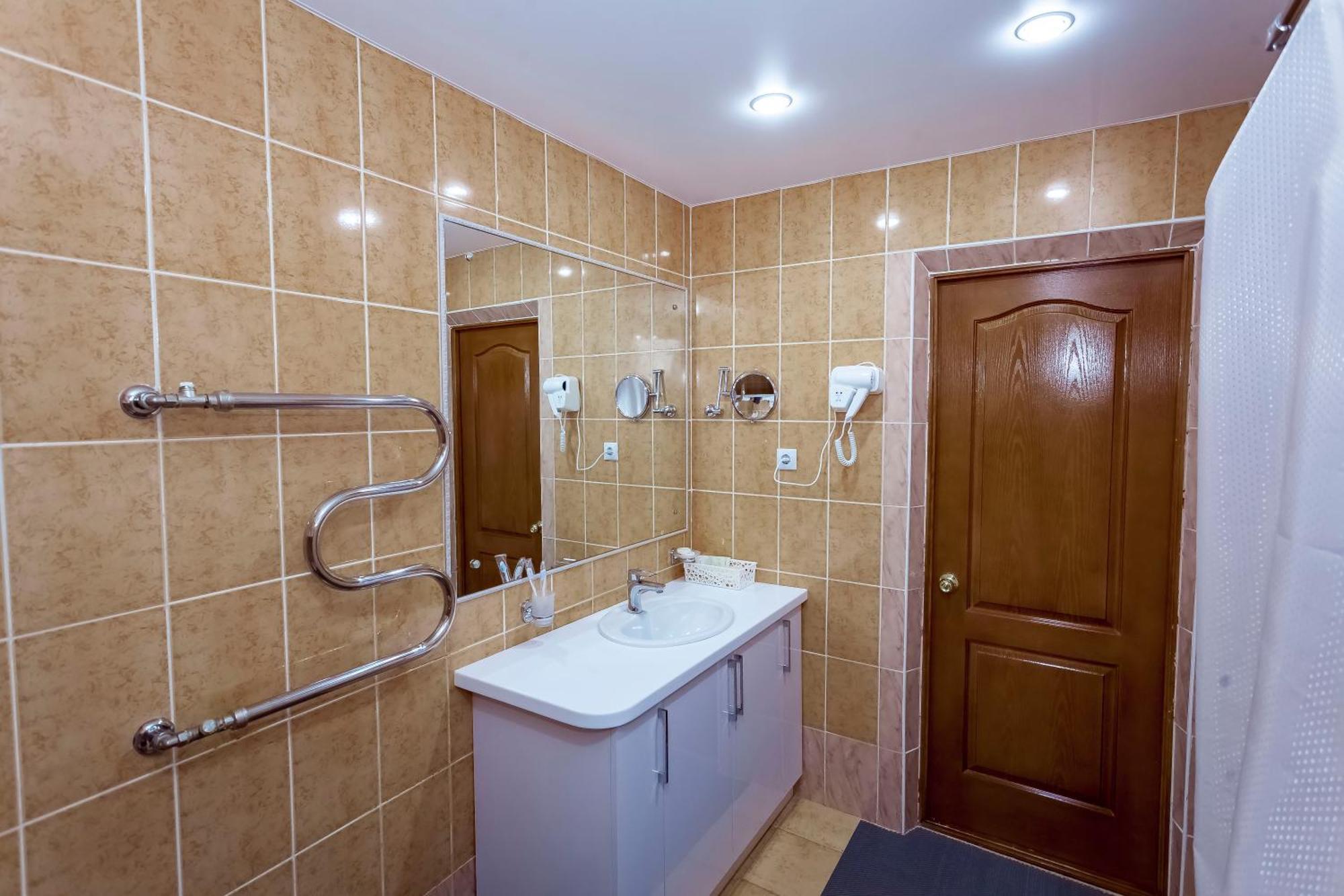 Kurmet Hotel Uralsk Eksteriør bilde