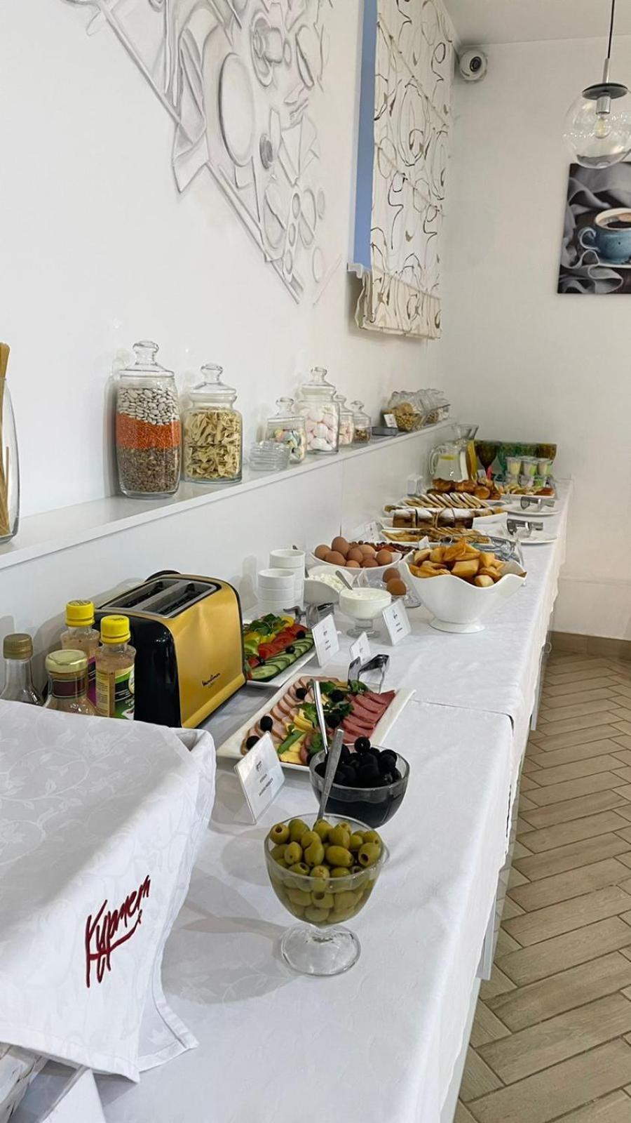 Kurmet Hotel Uralsk Eksteriør bilde
