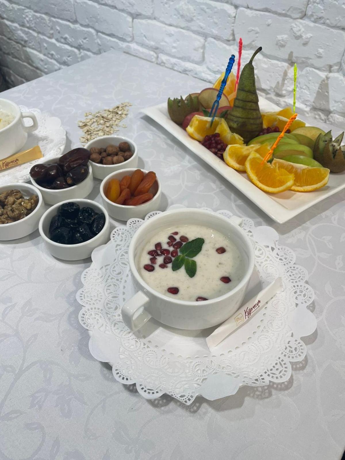 Kurmet Hotel Uralsk Eksteriør bilde