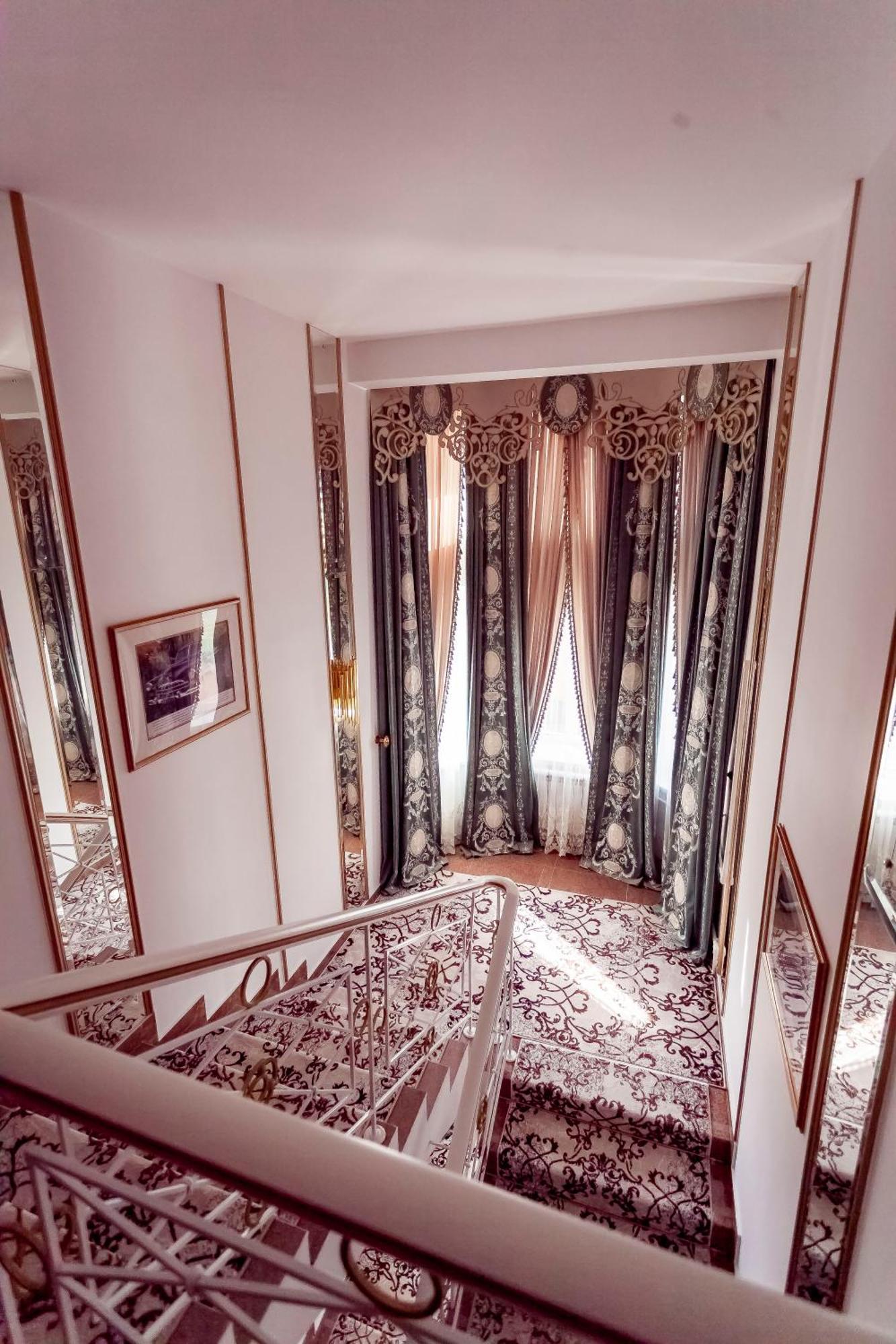 Kurmet Hotel Uralsk Eksteriør bilde