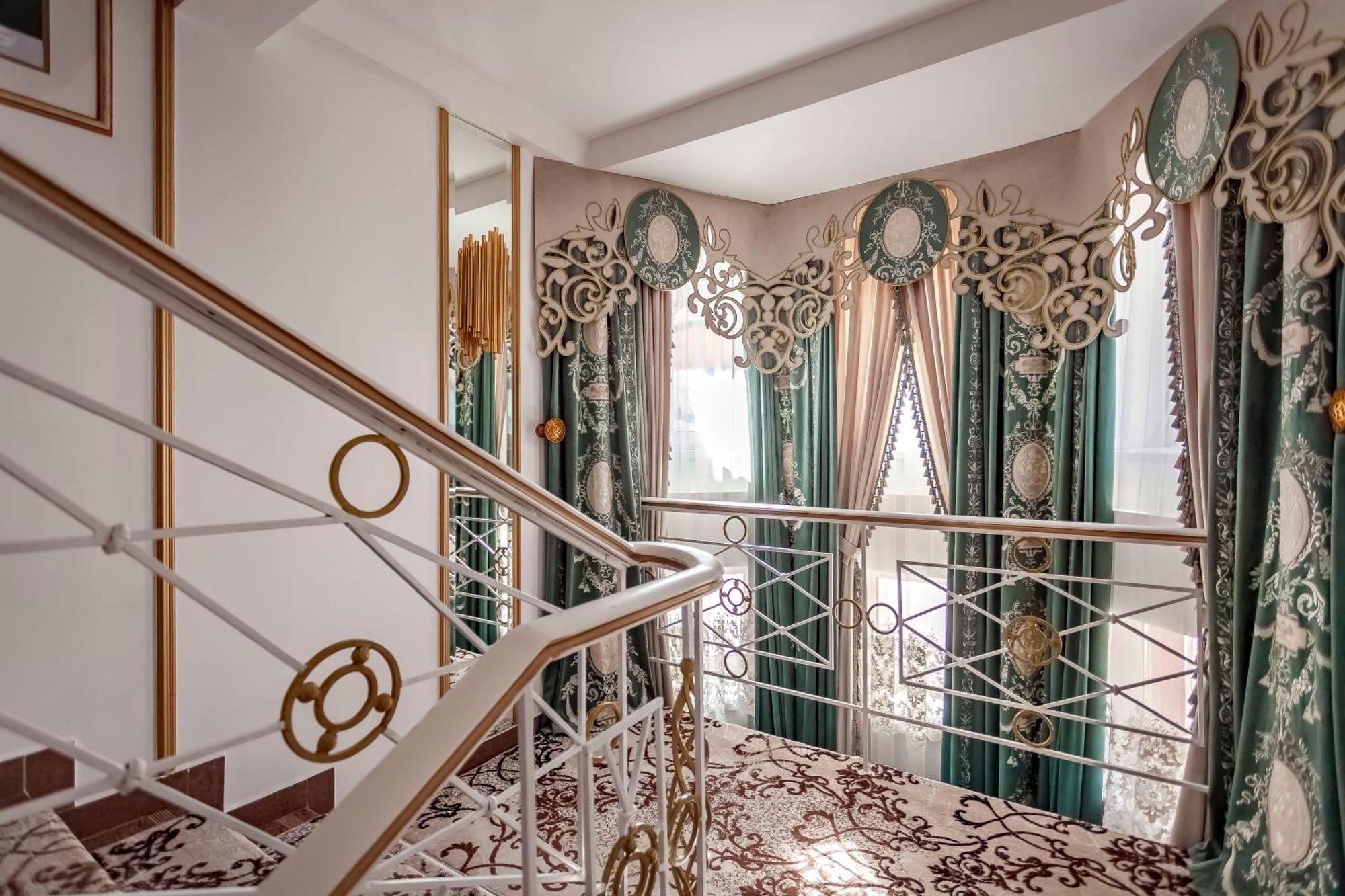 Kurmet Hotel Uralsk Eksteriør bilde