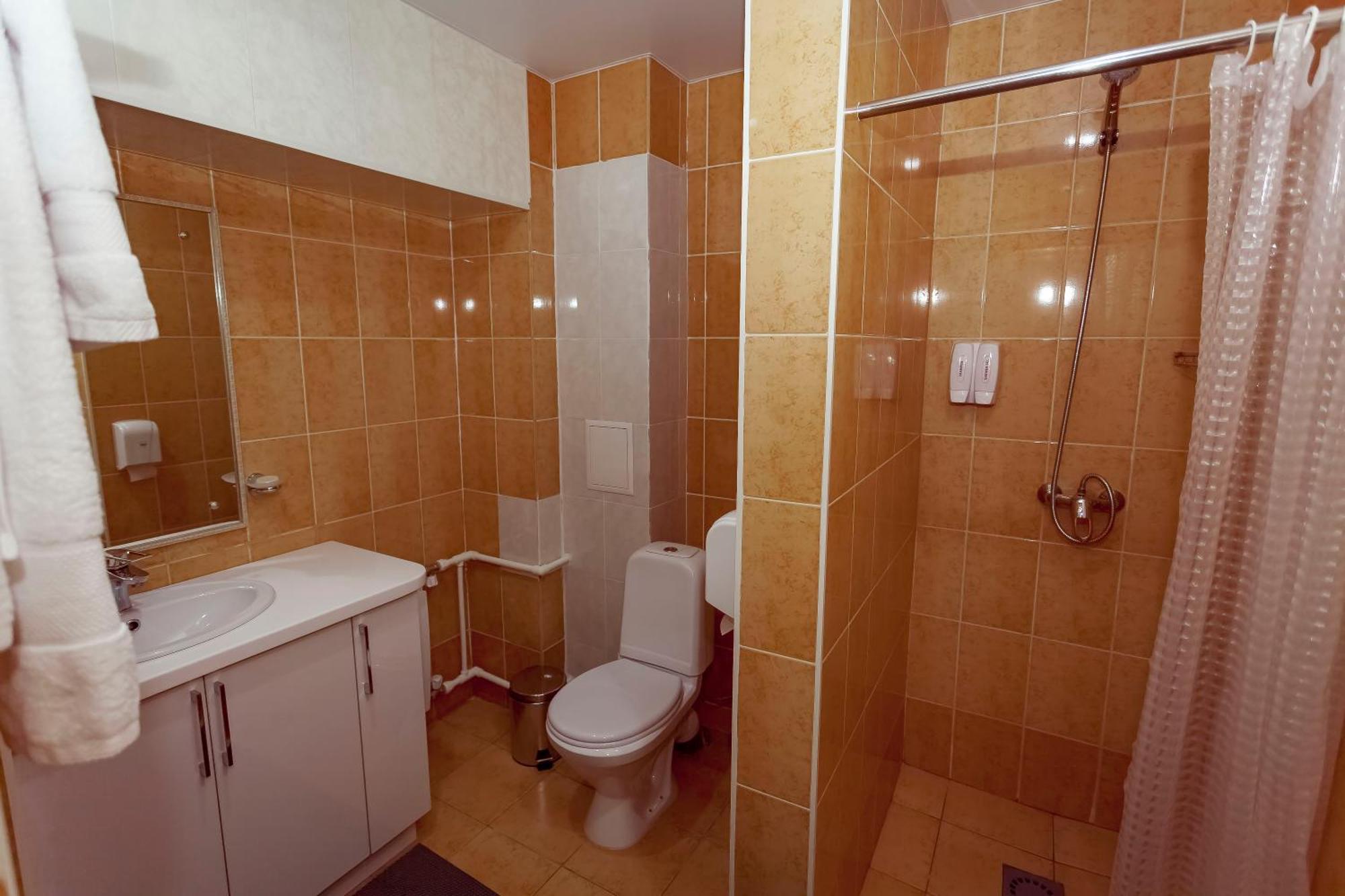 Kurmet Hotel Uralsk Eksteriør bilde