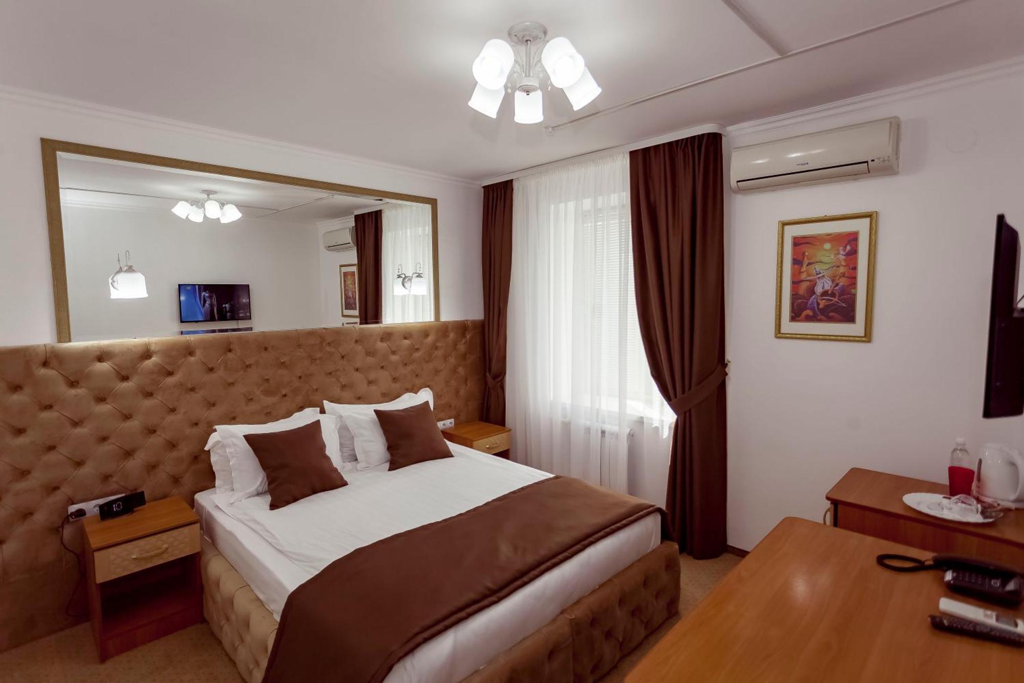 Kurmet Hotel Uralsk Eksteriør bilde