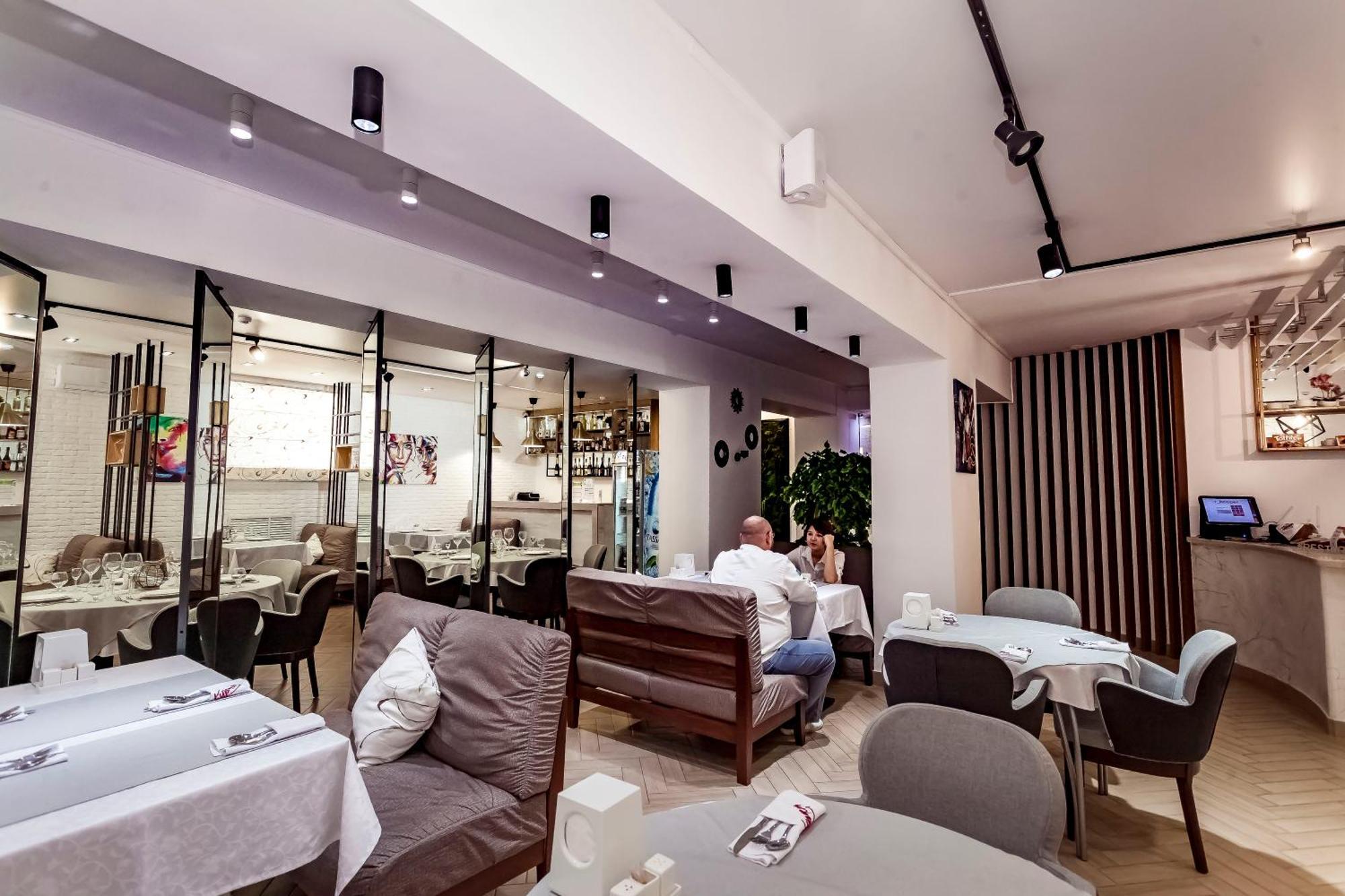 Kurmet Hotel Uralsk Eksteriør bilde