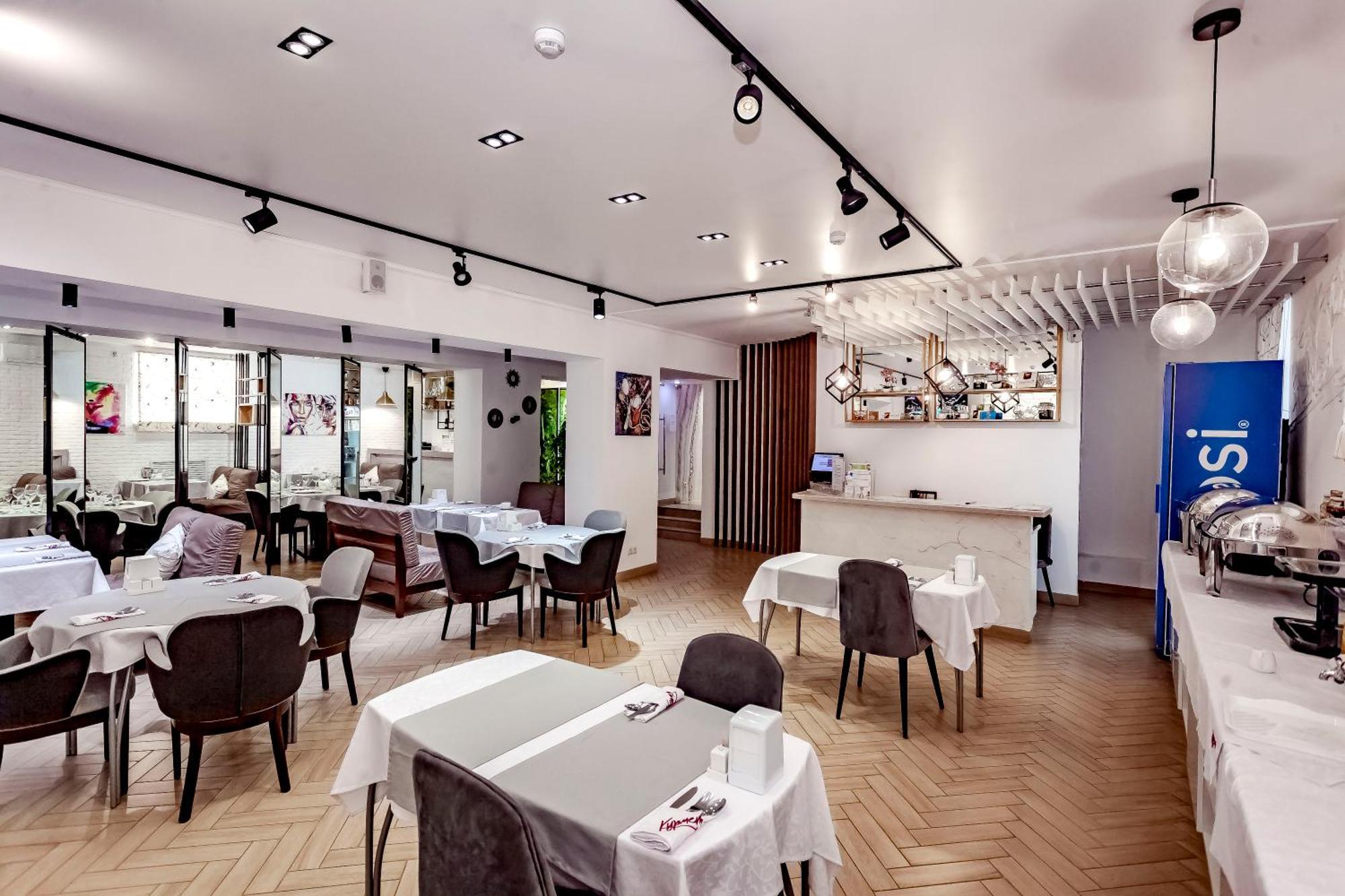 Kurmet Hotel Uralsk Eksteriør bilde