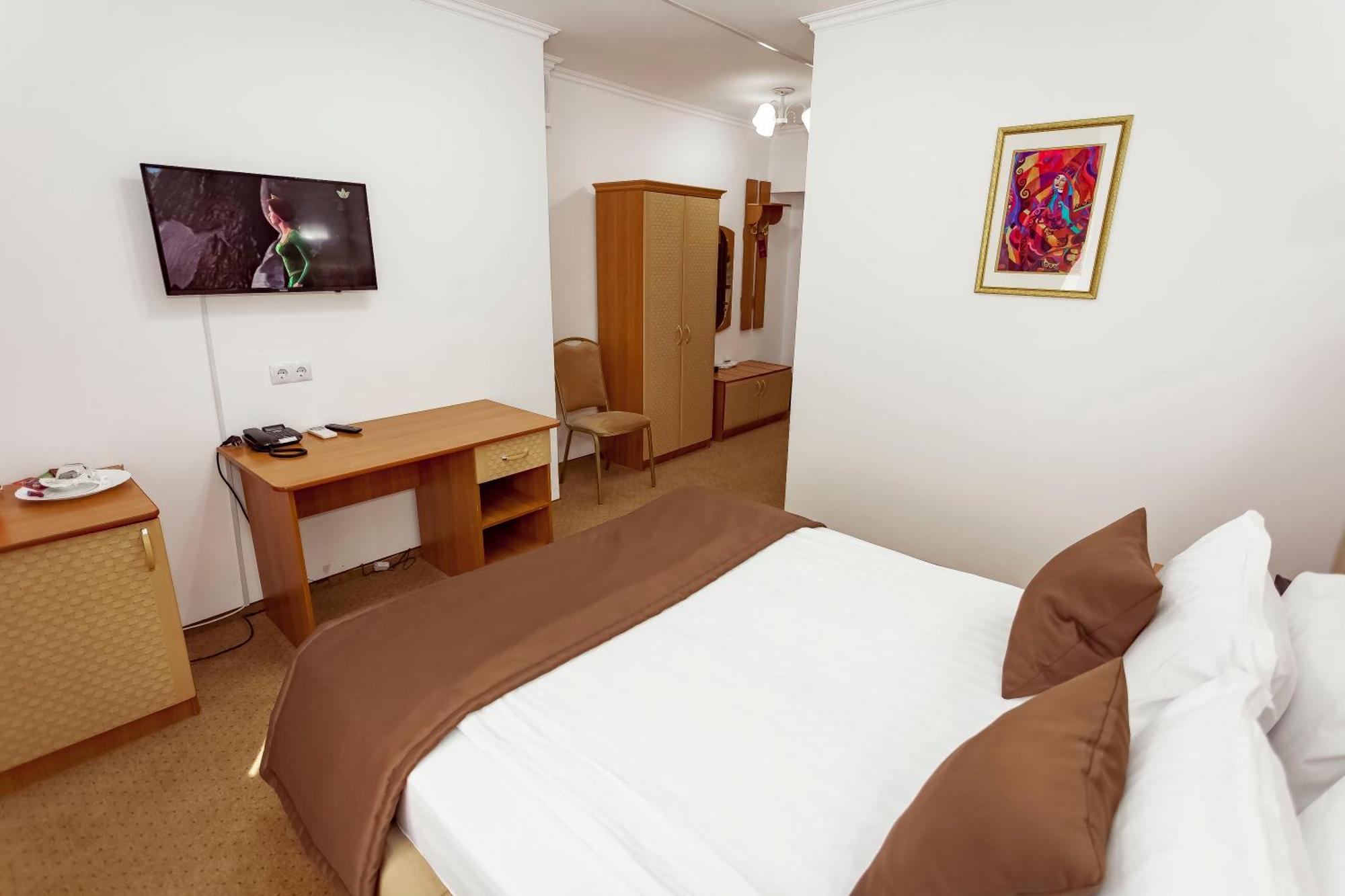 Kurmet Hotel Uralsk Eksteriør bilde