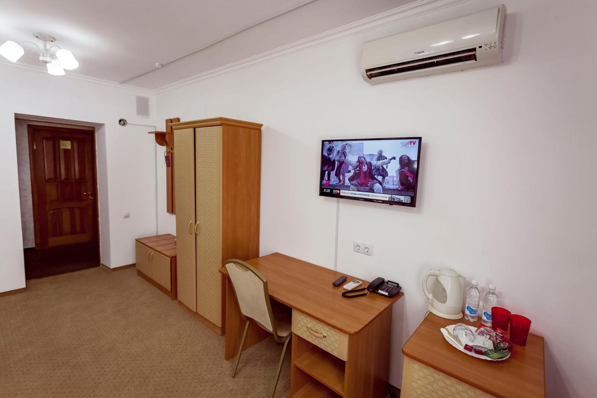 Kurmet Hotel Uralsk Eksteriør bilde