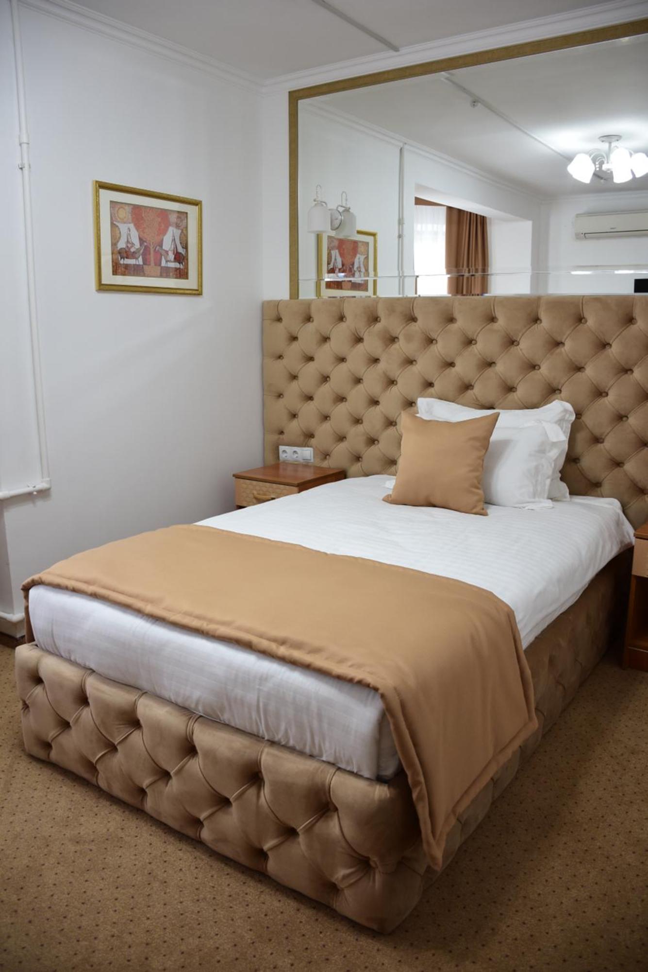 Kurmet Hotel Uralsk Eksteriør bilde