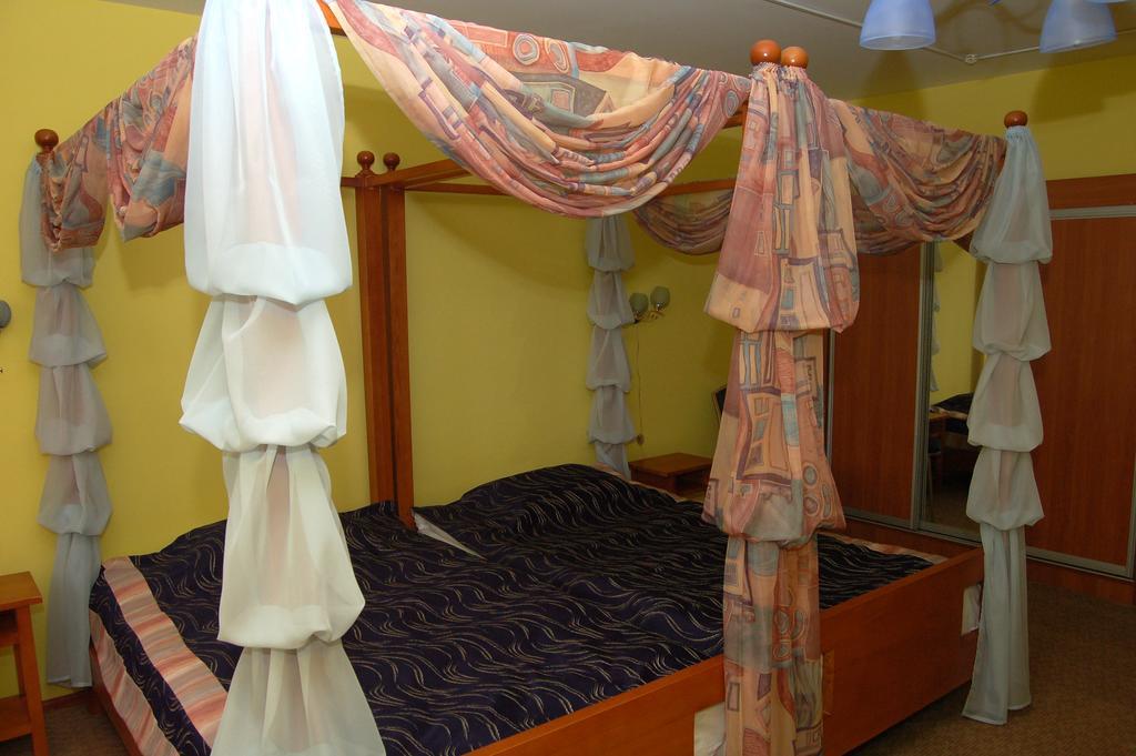Kurmet Hotel Uralsk Eksteriør bilde