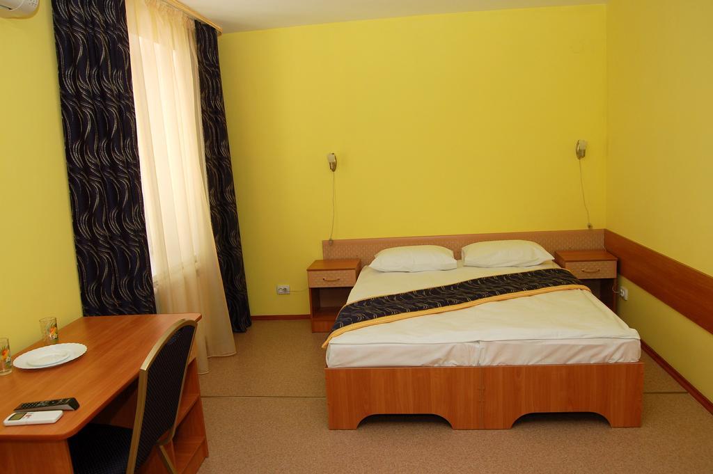Kurmet Hotel Uralsk Eksteriør bilde
