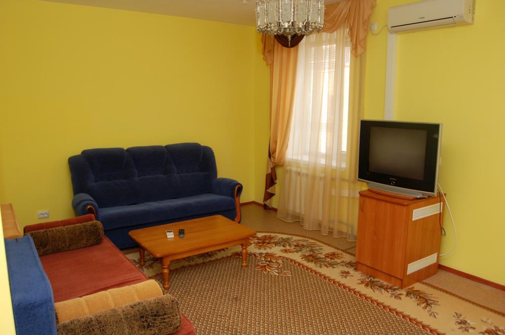 Kurmet Hotel Uralsk Eksteriør bilde