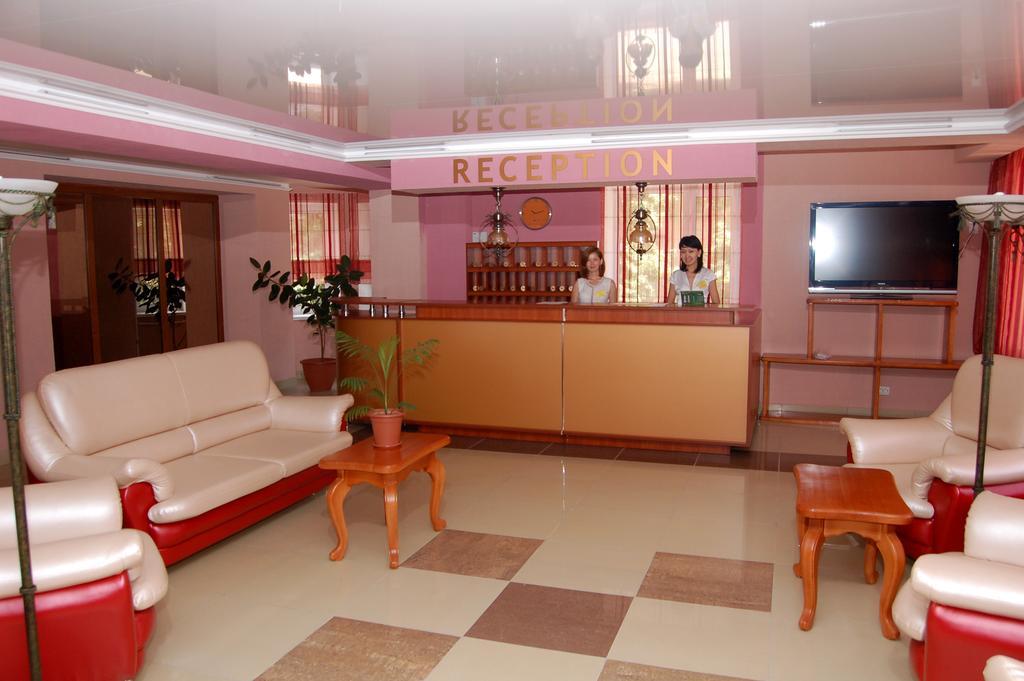 Kurmet Hotel Uralsk Eksteriør bilde