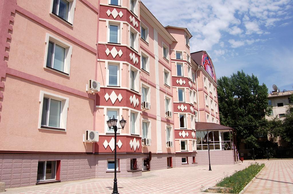 Kurmet Hotel Uralsk Eksteriør bilde